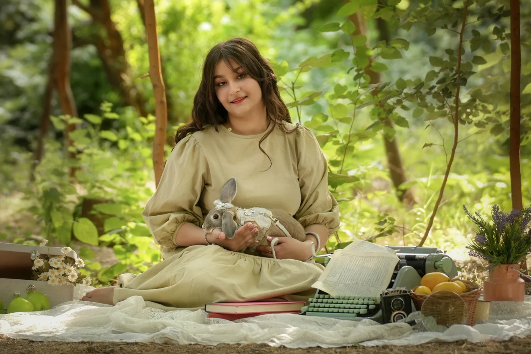 عکاسی کودک در طبیعت به همراه خرگوش